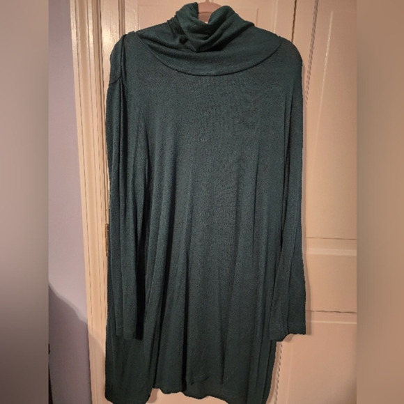 Dresses & Skirts - Simply Hunter Green Light‎ Sweater Dress. Perfect Closet Must Have. Like New.